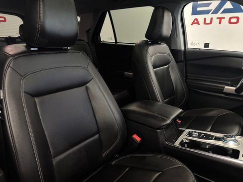 Used 2024 Ford Explorer XLT w/ Equipment Group 202A AWD/4WD image 33