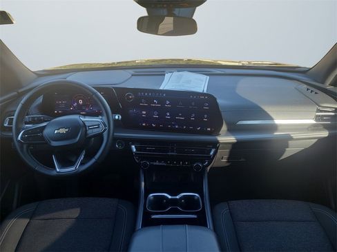 Used 2024 Chevrolet Traverse LS image 11