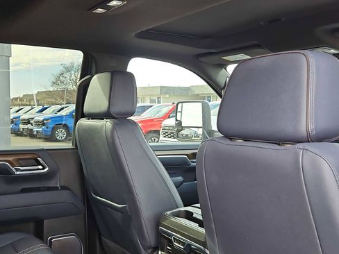 Used 2024 Chevrolet Silverado 2500 High Country w/ Technology Package image 17