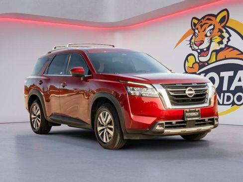 Used 2023 Nissan Pathfinder SL FWD image 3