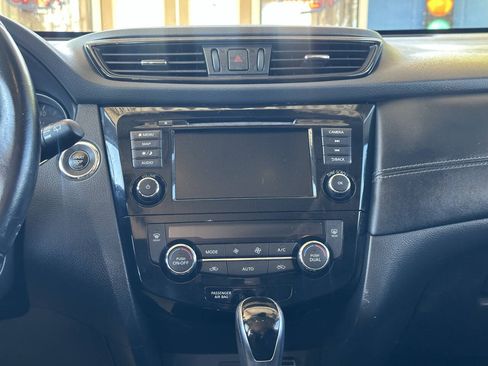 Used 2018 Nissan Rogue SL w/ Premium Package FWD image 18