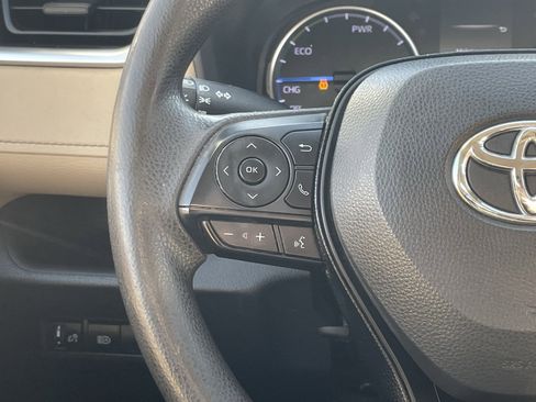 Used 2019 Toyota RAV4 LE image 18