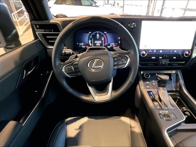 Used 2025 Lexus GX 550 w/ Accessory Package (2T) AWD/4WD image 11