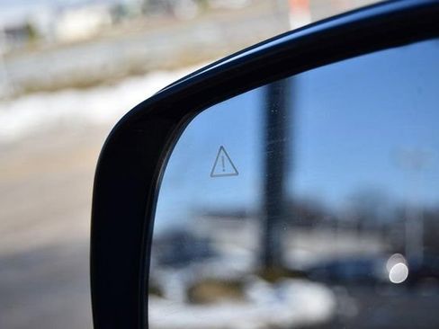 Used 2024 Kia Sorento S image 9