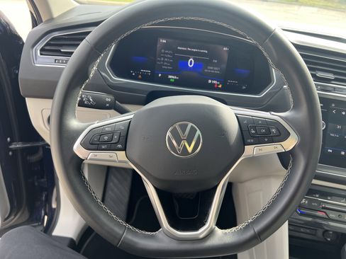 Certified 2023 Volkswagen Tiguan SE w/ Panoramic Sunroof Package image 17