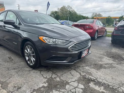 Used 2017 Ford Fusion SE FWD image 7