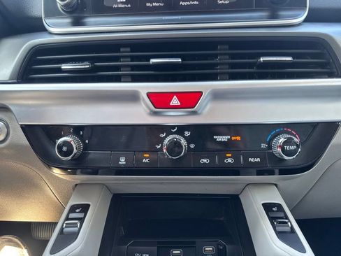 Used 2020 Kia Telluride S w/ S 8 Passenger Seating Package FWD image 35