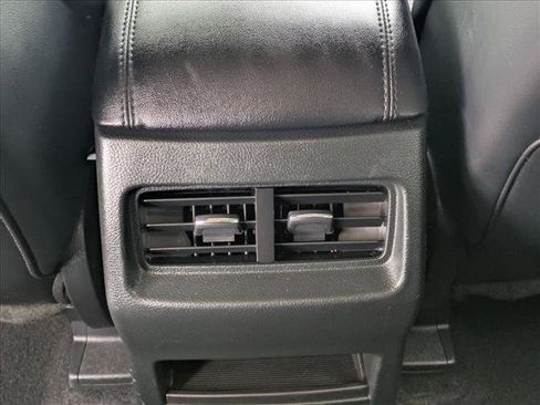 Used 2024 Ford Edge SEL AWD/4WD image 16
