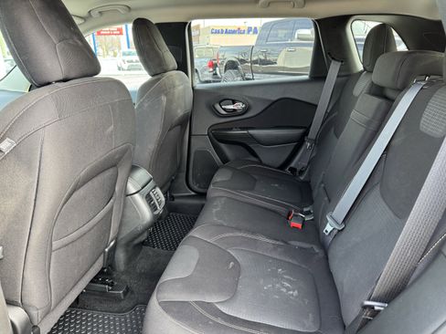 Used 2015 Jeep Cherokee Latitude w/ Cold Weather Group image 33