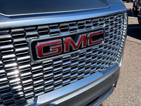 Used 2023 GMC Yukon XL Denali AWD/4WD image 3