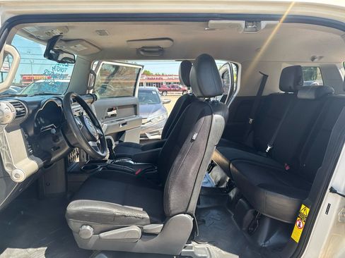 Used 2012 Toyota FJ Cruiser 2WD w/ Convenience Pkg image 37