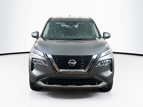 Used 2023 Nissan Rogue SV image 2