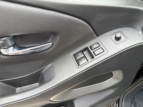 Used 2024 Nissan Frontier SV w/ SV Convenience Package image 17