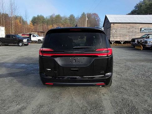 New 2026 Chrysler Pacifica Limited w/ S Appearance Package image 7