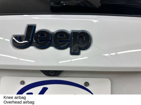 Used 2019 Jeep Grand Cherokee Laredo AWD/4WD image 17