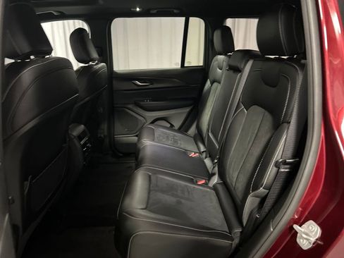 Used 2025 Jeep Grand Cherokee Altitude AWD/4WD image 24