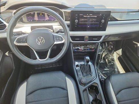 Certified 2025 Volkswagen Taos SEL AWD/4WD image 9