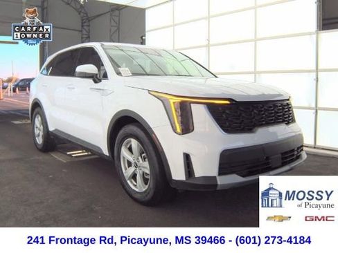 Used 2025 Kia Sorento LX image 4