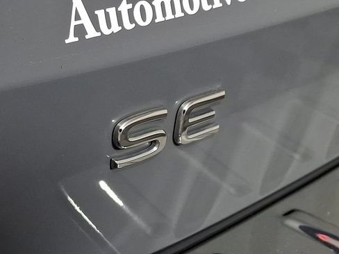 Used 2023 Volkswagen Taos SE w/ Panoramic Sunroof Package AWD/4WD image 29