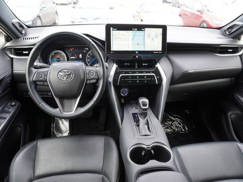 Used 2021 Toyota Venza XLE w/ Carpet Mat Package (TMS) image 2