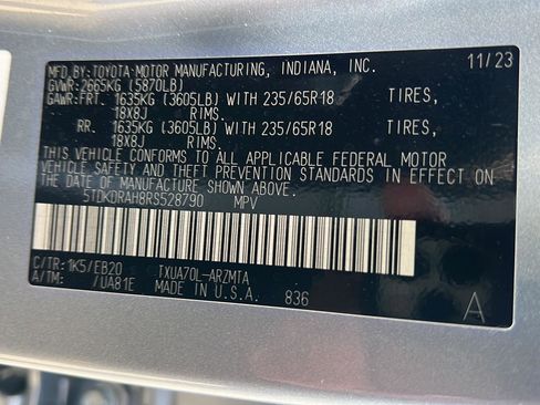 Certified 2024 Toyota Highlander XLE image 42