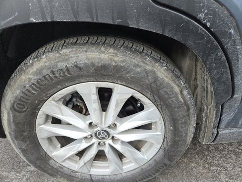 Used 2023 Toyota Corolla Cross LE image 9