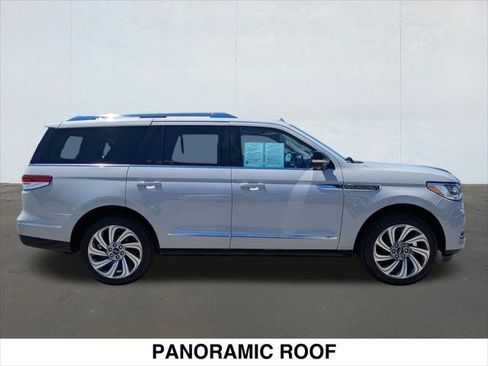 Certified 2023 Lincoln Navigator Reserve RWD image 6