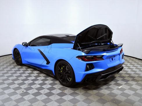 Used 2023 Chevrolet Corvette Stingray Premium Conv w/ Z51 Performance Package RWD image 10
