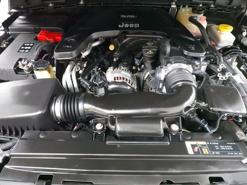 Used 2018 Jeep Wrangler Unlimited Sport S image 34