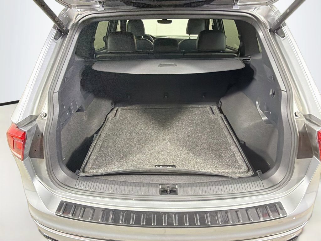 Used 2024 Volkswagen Tiguan SE R-Line AWD/4WD image 23
