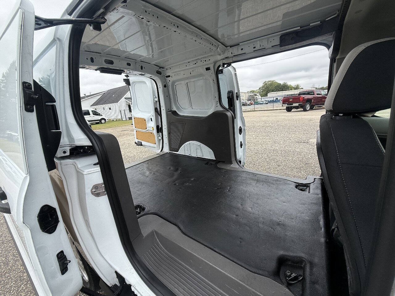 Used 2019 Ford Transit Connect XLT FWD image 5