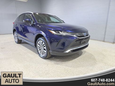 Used 2023 Toyota Venza Limited image 1