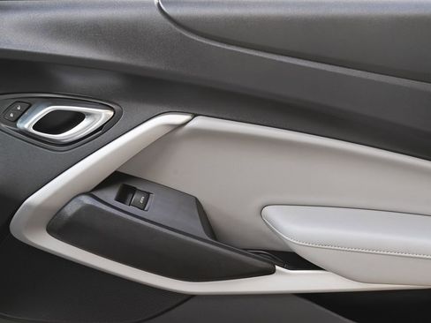 Used 2019 Chevrolet Camaro SS image 17