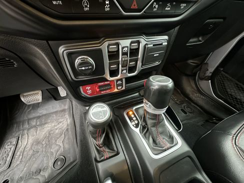 Used 2020 Jeep Gladiator Rubicon image 16