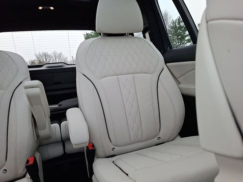 Used 2021 BMW X7 M50i w/ Dynamic Handling Package image 20