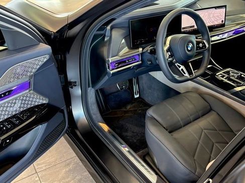 Used 2025 BMW 760i xDrive w/ Executive Package image 14