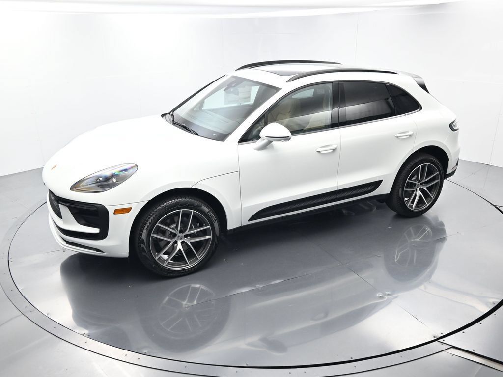 Certified 2026 Porsche Macan AWD/4WD image 34