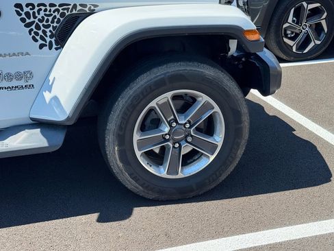 Used 2018 Jeep Wrangler Unlimited Sahara image 18