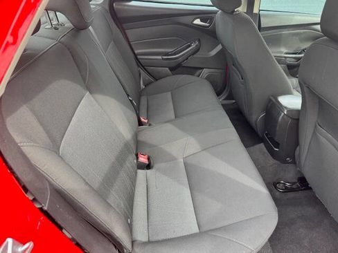 Used 2015 Ford Focus SE w/ SE Sport Package FWD image 9