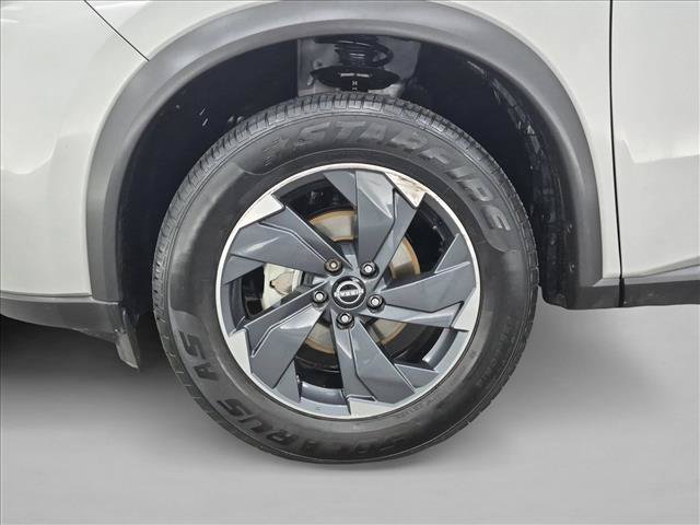 Used 2025 Nissan Rogue SV FWD image 26