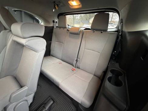 Used 2024 Toyota Highlander LE AWD/4WD image 35