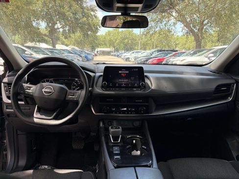 Used 2025 Nissan Rogue SV FWD image 34