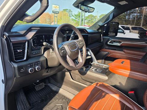 Used 2024 GMC Sierra 2500 Denali Ultimate AWD/4WD image 7