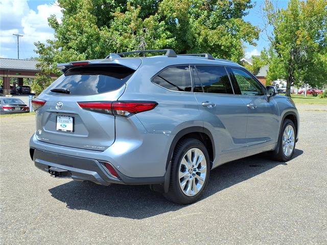 Used 2021 Toyota Highlander Limited AWD/4WD image 2