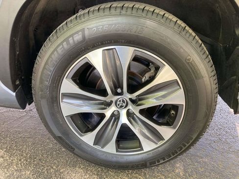 Used 2023 Toyota Highlander XLE image 7