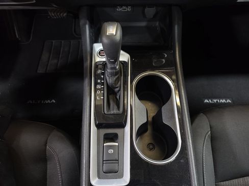 Used 2024 Nissan Altima 2.5 SV AWD/4WD image 21