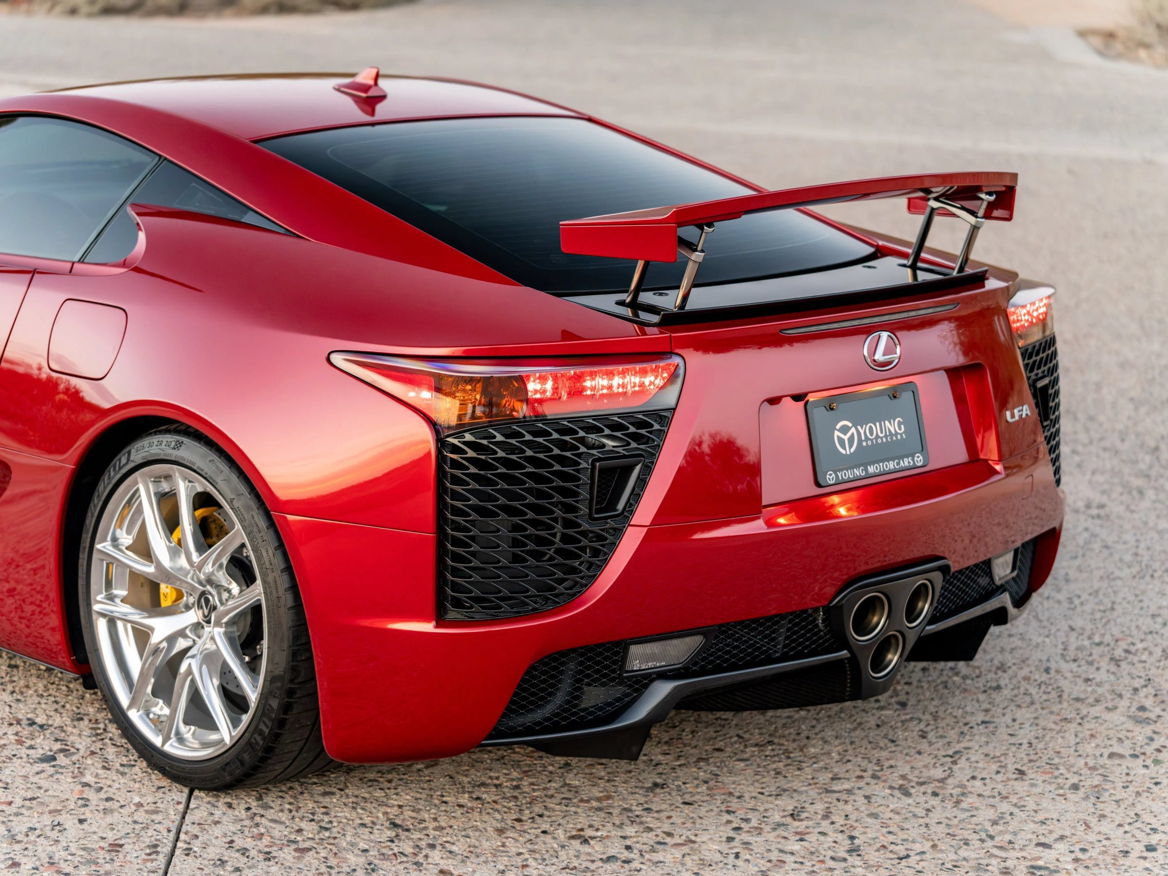 Used 2012 Lexus LFA RWD image 36