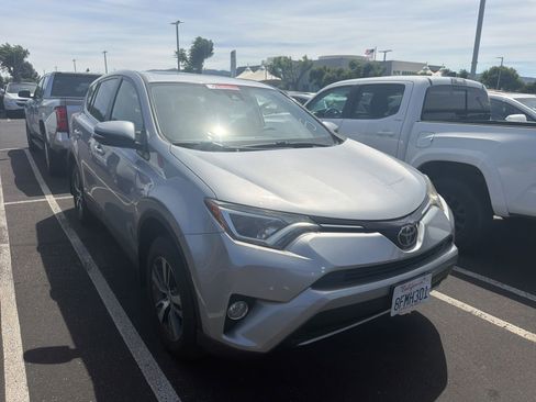 Used 2018 Toyota RAV4 XLE w/ Carpet Mat Package FWD image 1