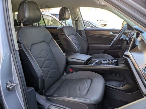 Used 2024 Volkswagen Atlas SE image 28