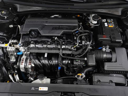 New 2025 Hyundai Elantra SE image 28